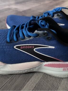 Brooks GTS 21 size 8.5 Running Sneakers
